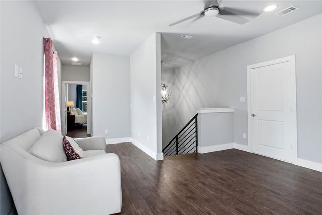 1300 Worthington Street, Grapevine, TX 76051