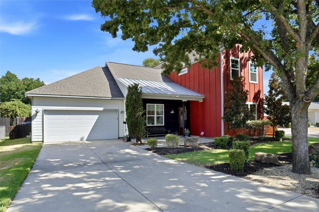1300 Worthington Street, Grapevine, TX 76051
