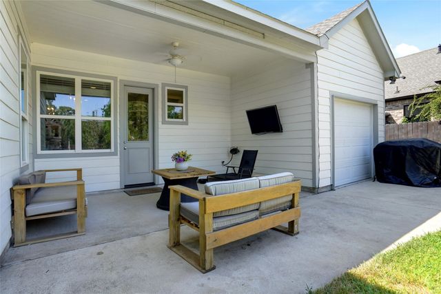 1300 Worthington Street, Grapevine, TX 76051