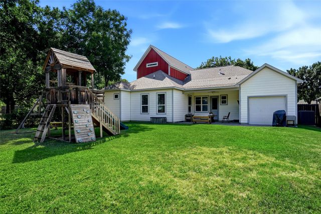 1300 Worthington Street, Grapevine, TX 76051