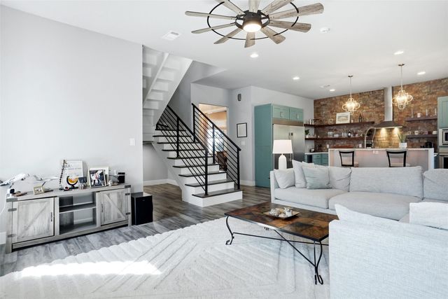1300 Worthington Street, Grapevine, TX 76051