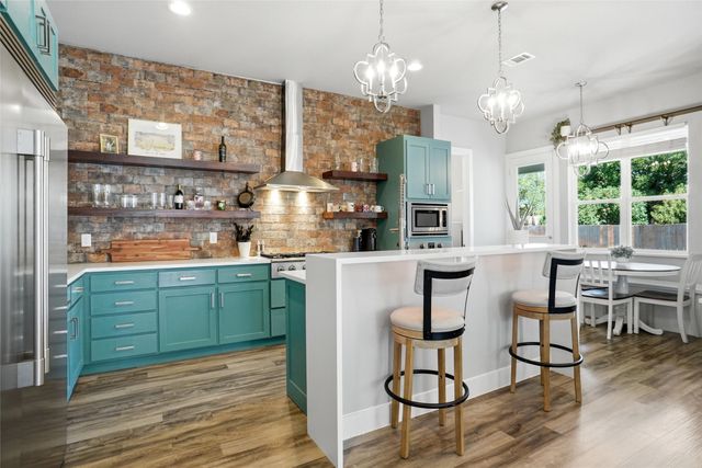 1300 Worthington Street, Grapevine, TX 76051