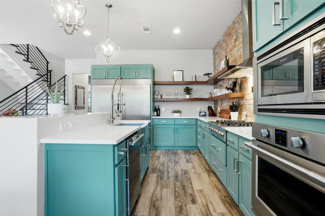 1300 Worthington Street, Grapevine, TX 76051