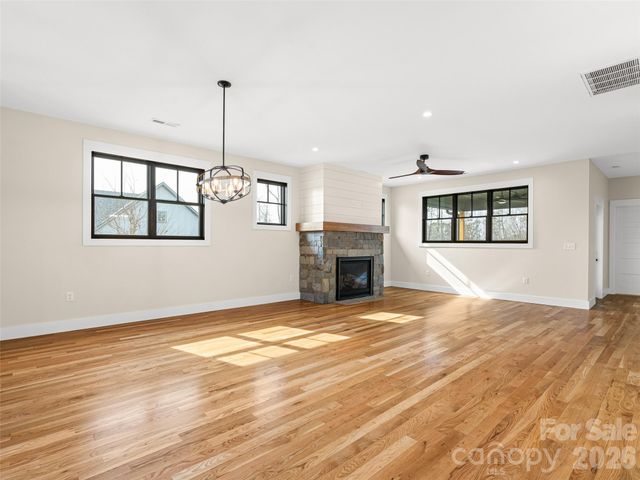 17 Ashe Park Circle, Asheville, NC 28806