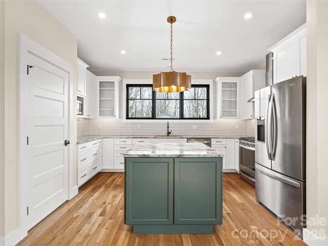 17 Ashe Park Circle, Asheville, NC 28806