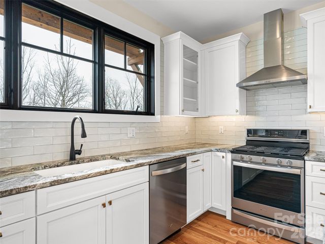 17 Ashe Park Circle, Asheville, NC 28806