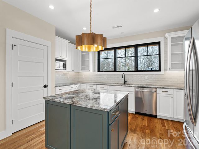 17 Ashe Park Circle, Asheville, NC 28806