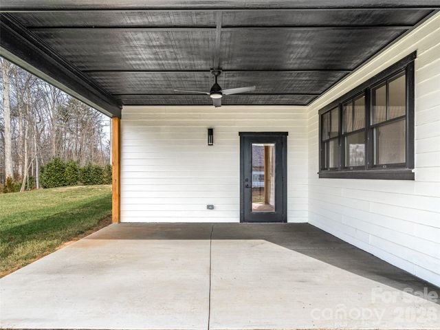 17 Ashe Park Circle, Asheville, NC 28806