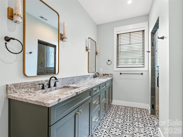 17 Ashe Park Circle, Asheville, NC 28806