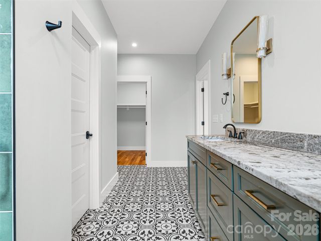 17 Ashe Park Circle, Asheville, NC 28806