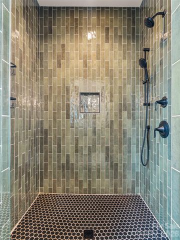 17 Ashe Park Circle, Asheville, NC 28806