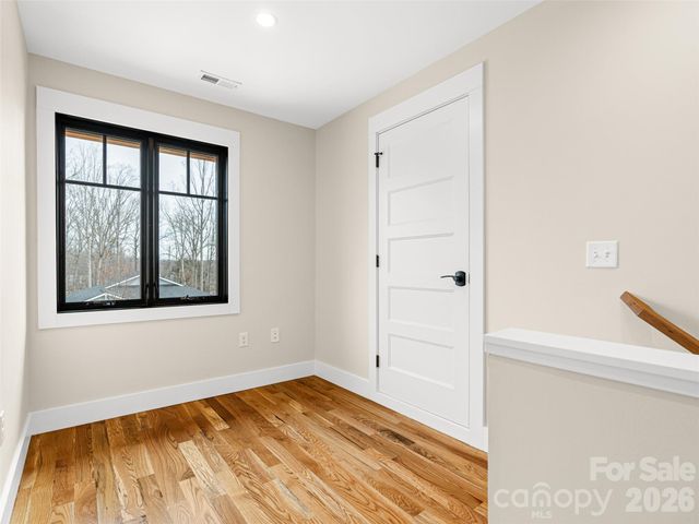 17 Ashe Park Circle, Asheville, NC 28806