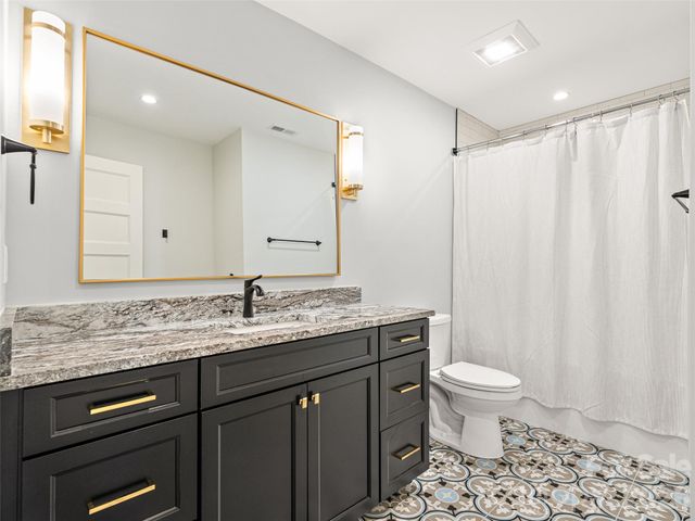 17 Ashe Park Circle, Asheville, NC 28806