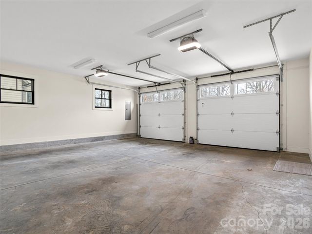 17 Ashe Park Circle, Asheville, NC 28806