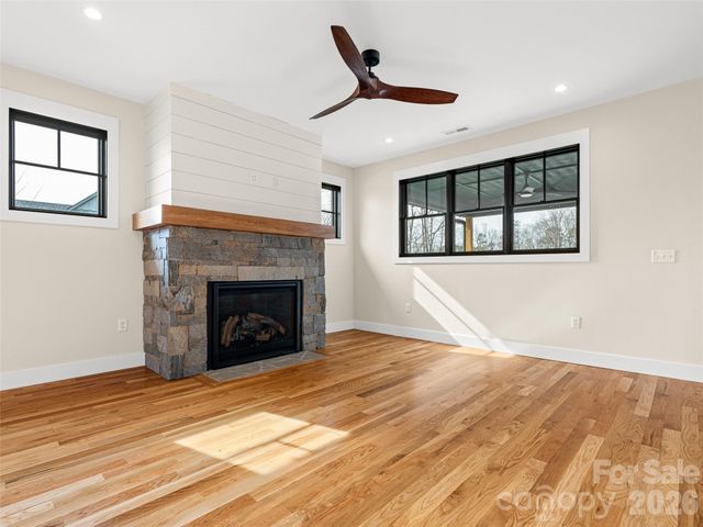 17 Ashe Park Circle, Asheville, NC 28806