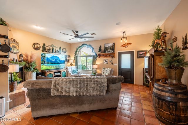 2143 E CAVALRY Road, New River, AZ 85087