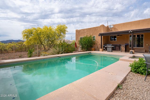 2143 E CAVALRY Road, New River, AZ 85087