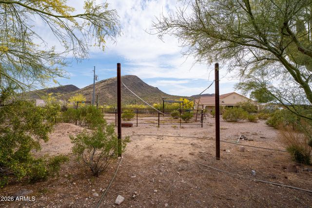 2143 E CAVALRY Road, New River, AZ 85087