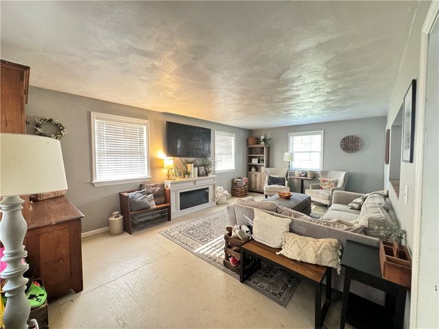 135 Janet St, Chippewa Twp, PA 15010