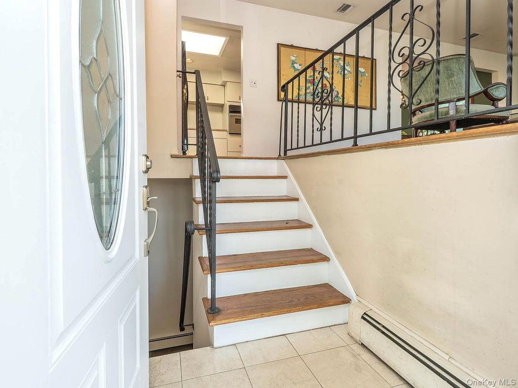 12 3rd Avenue, Port Washington, NY 11050 — photo 2