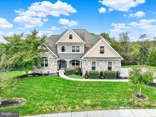 19 MARINA DR, Camp Hill, PA 17011