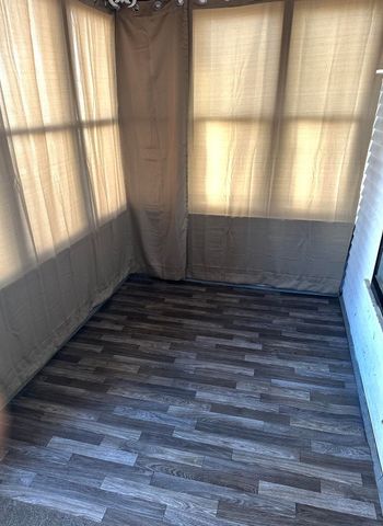 1013 W 6th St, Waterloo, IA 50702