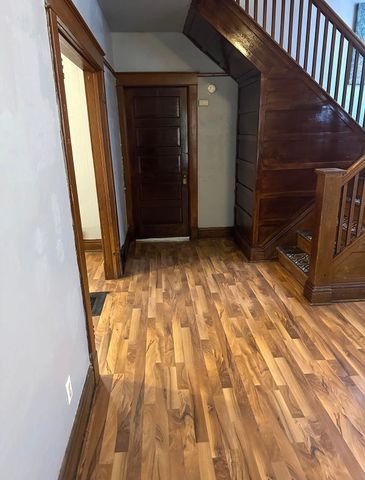 1013 W 6th St, Waterloo, IA 50702