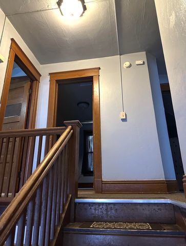 1013 W 6th St, Waterloo, IA 50702