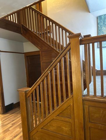 1013 W 6th St, Waterloo, IA 50702