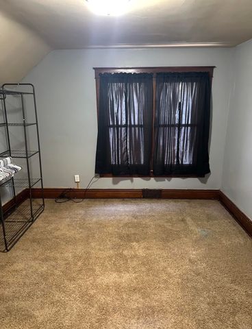 1013 W 6th St, Waterloo, IA 50702