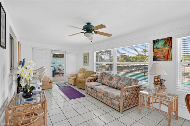 1305 SE 29th TER, Cape Coral, FL 33904