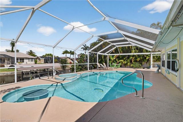 1305 SE 29th TER, Cape Coral, FL 33904
