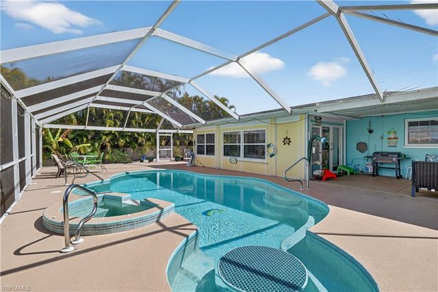 1305 SE 29th TER, Cape Coral, FL 33904