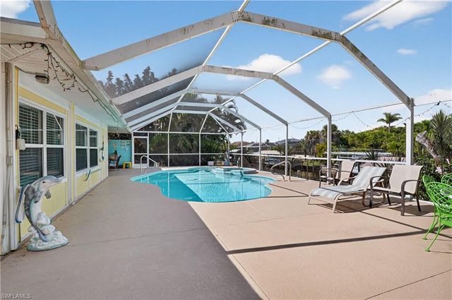 1305 SE 29th TER, Cape Coral, FL 33904