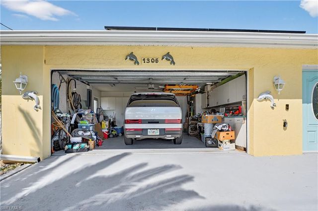 1305 SE 29th TER, Cape Coral, FL 33904