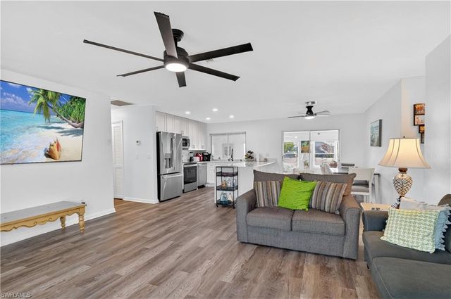 1305 SE 29th TER, Cape Coral, FL 33904