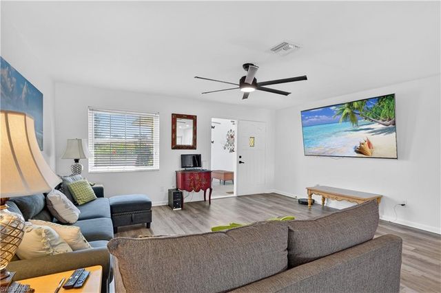 1305 SE 29th TER, Cape Coral, FL 33904