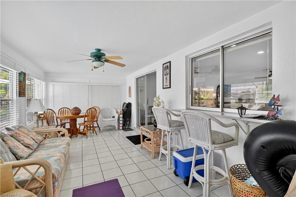 Image 33 of property listing at 1305 SE 29th TER, Cape Coral, FL 33904