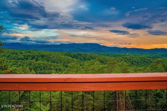 2037 Mccarter Drive, Sevierville, TN 37862