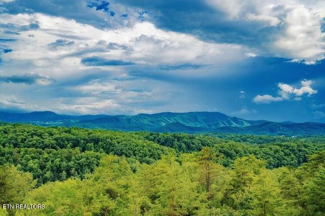 2037 Mccarter Drive, Sevierville, TN 37862