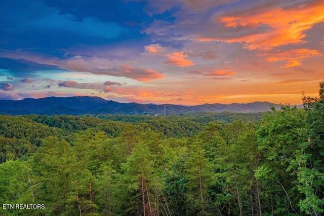 2037 Mccarter Drive, Sevierville, TN 37862