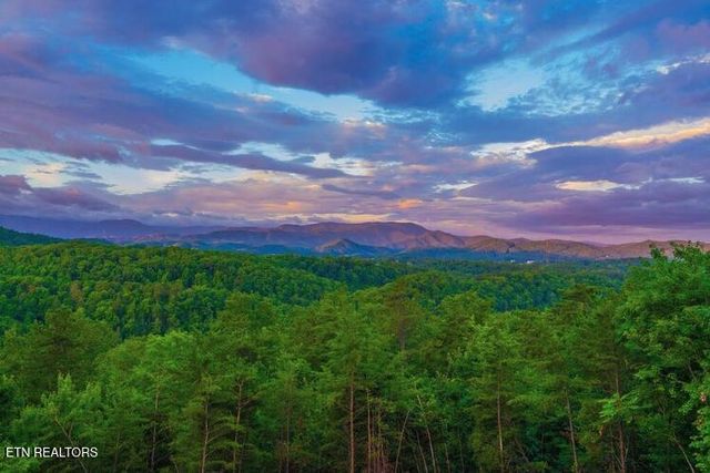 2037 Mccarter Drive, Sevierville, TN 37862