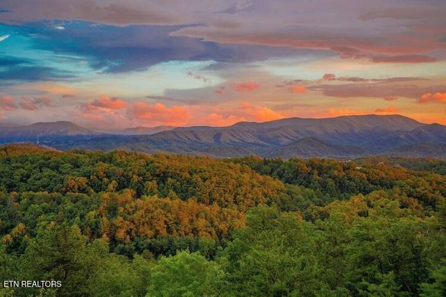 2037 Mccarter Drive, Sevierville, TN 37862