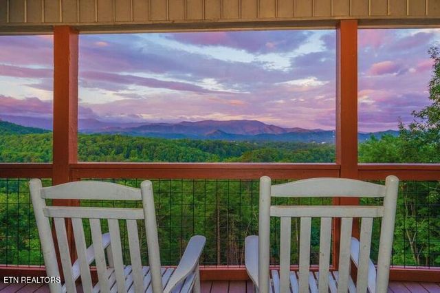 2037 Mccarter Drive, Sevierville, TN 37862