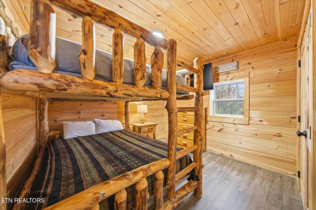 2037 Mccarter Drive, Sevierville, TN 37862