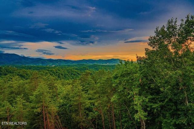 2037 Mccarter Drive, Sevierville, TN 37862