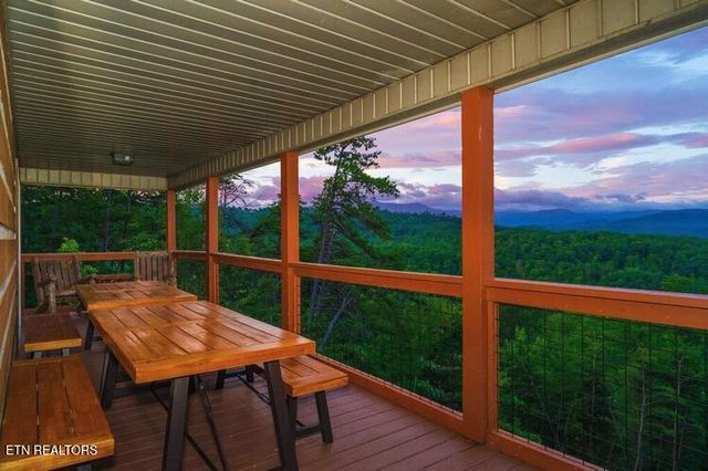 2037 Mccarter Drive, Sevierville, TN 37862