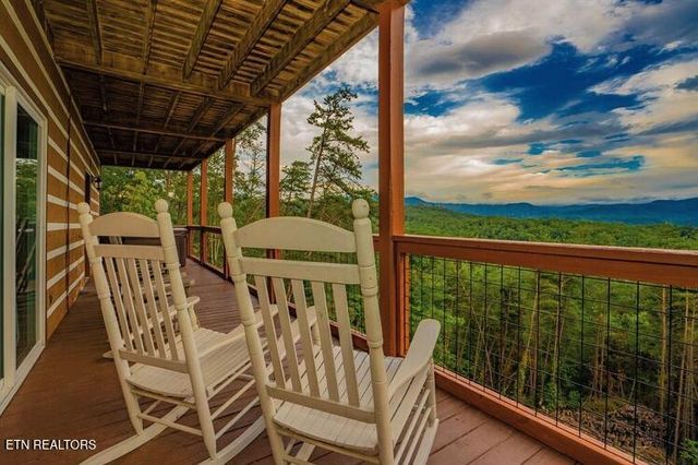 2037 Mccarter Drive, Sevierville, TN 37862