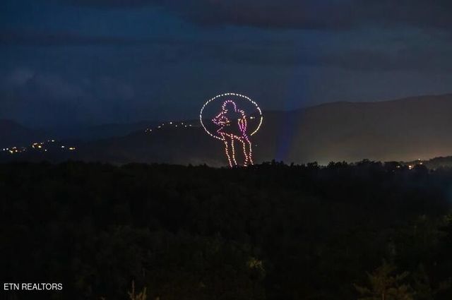 2037 Mccarter Drive, Sevierville, TN 37862