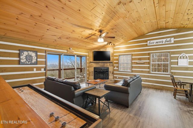 2037 Mccarter Drive, Sevierville, TN 37862